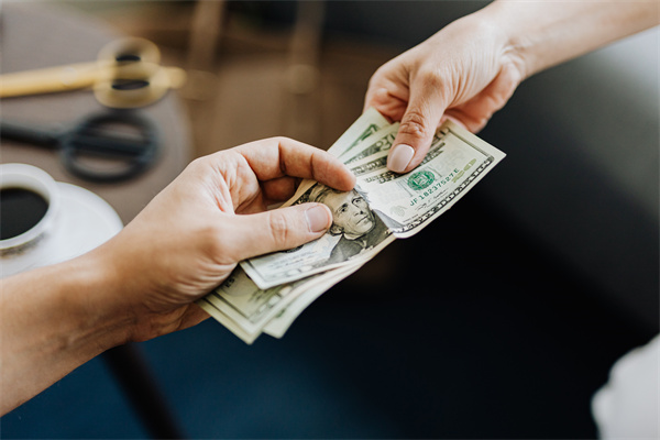 关税与美联储风波成焦点，更大的金价催化剂即将到来？